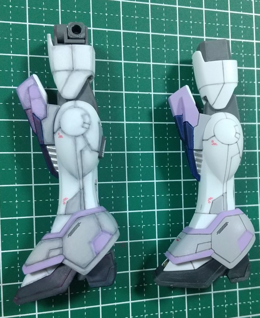 ラッカーつや消しスプレー後…リアルタッチマーカー遊び前後。遊んだ後は水性トップコートしてガンマカ メタグリーンでフィニッシュ。横浜ガンダム見に行けそうにないなぁ…年末に強行すべきだったか… せめてキットだけでも入手できれば…と思っています。最後までお付き合い頂き、ありがとうございました。今年もよろしくお願いします。