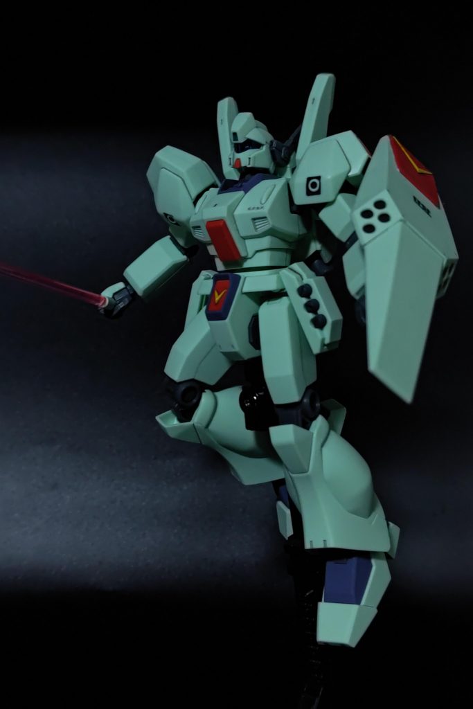 ビームサーベルを構えたバージョン。