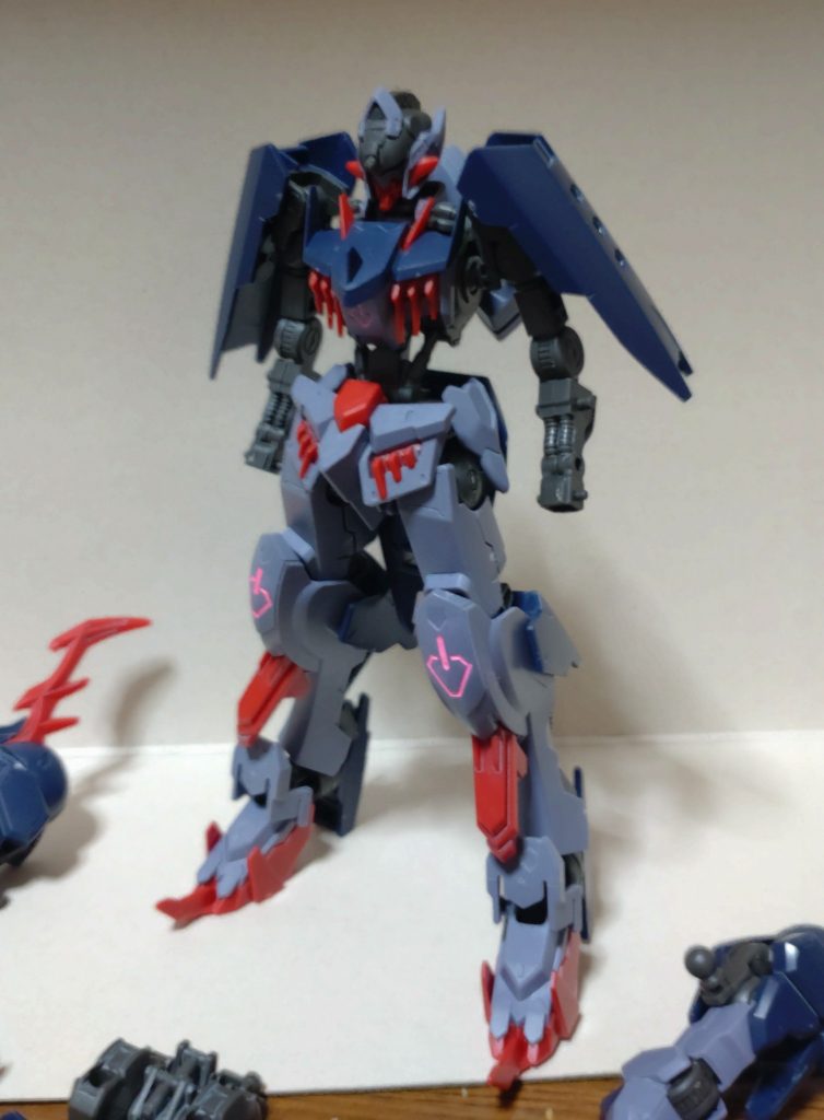 おまけ。バルバトス第6の腕パーツと、アンテナをうまいことどうにかして用意して、塗装するとバルバリックに!!