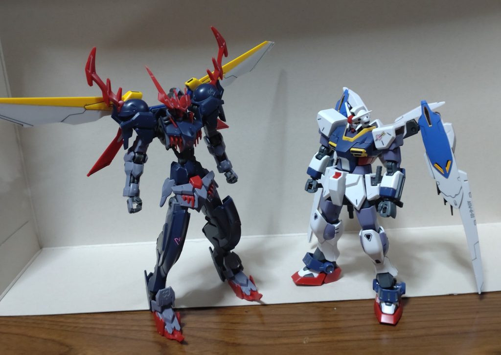 取り付けたらこんな感じ。…………チョイスミスったかなぁミスったかもミスたわこれぇすらっとしたバルバタウロスにウイングの羽を取り付けると、なんかこう、虫っぽさ?が…対してピクシーは…翼が長すぎて接地しちゃったよ…