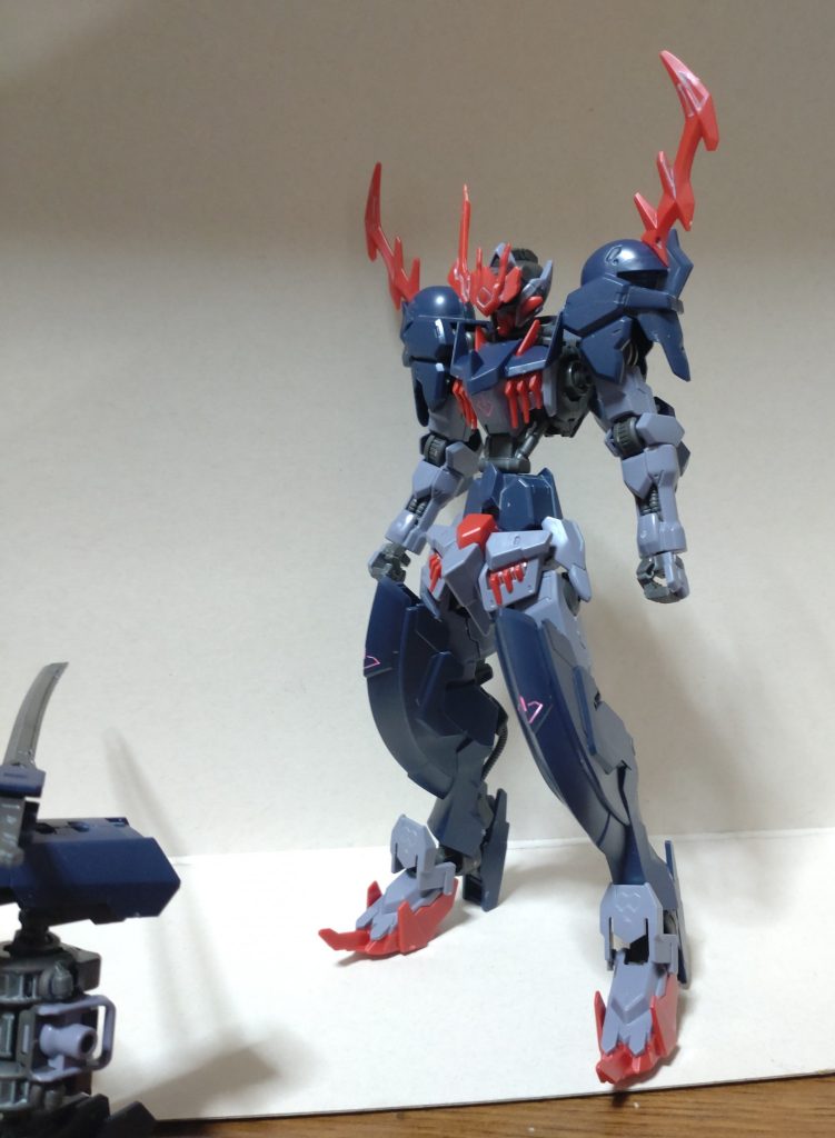 後ろ脚を外すとこんな感じヒールと、胴体の延長パーツ分背が高くなり、ものすごくすらっとしたプロポーションに