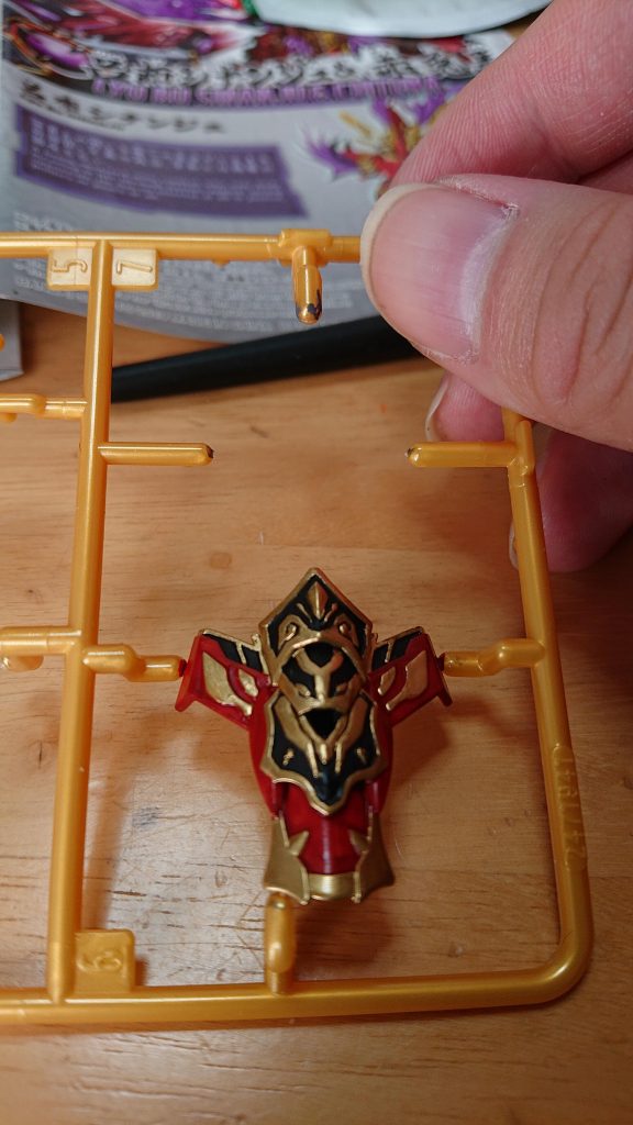 フロントスカートの塗りわけ、ここが一番難しかったです。