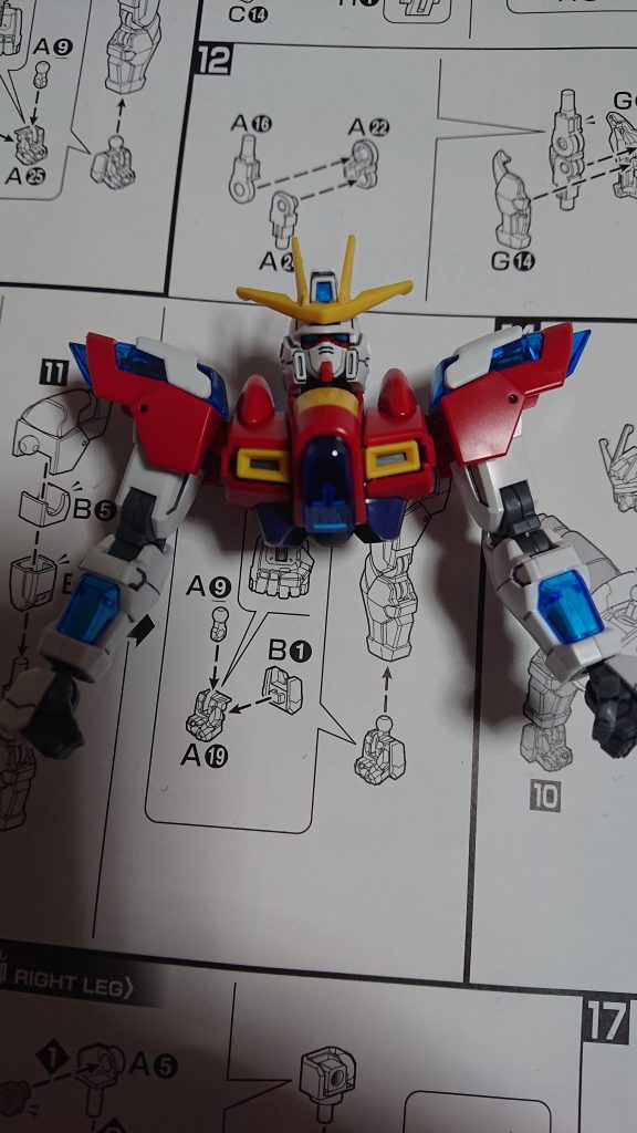 上半身は頭のセンサーを前後、ガンダムマーカーメタブルーで筆塗り。