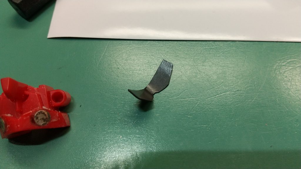 赤目は磁石で着脱可能です