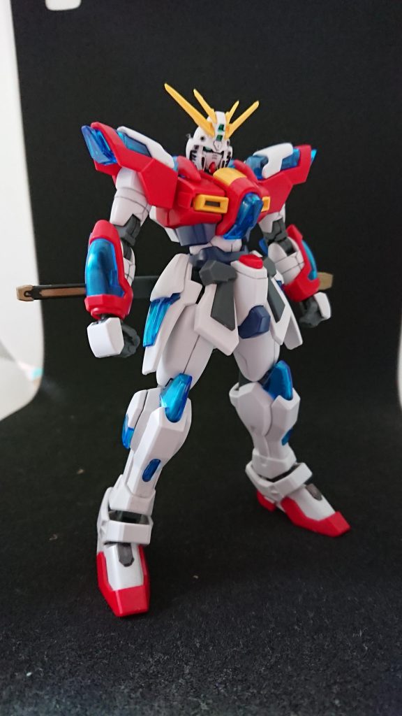 ちなみに、当初はこのカタチで完成としてました。ただどの角度から見てもメインカラーの分け方がシンプル過ぎる上に、男性的なマッシブさが目立ってるようでした。