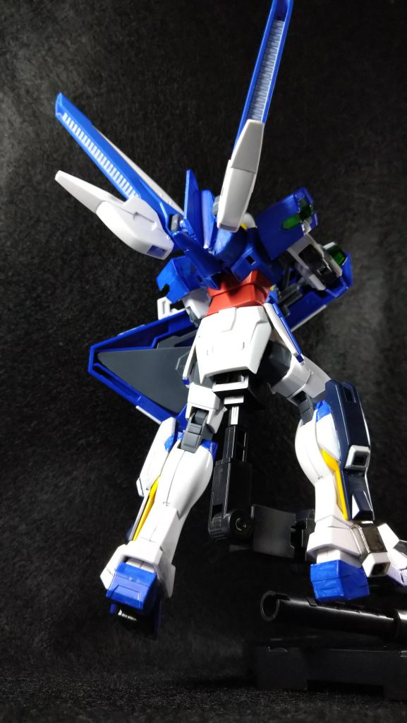 後ろはこんな感じ。V2のバックパックは胴体のドレッドノートのバックパックのジョイントにエポパテで接着。V2のバックパックとドレッドノートの胴体のV字ラインがたまらん。