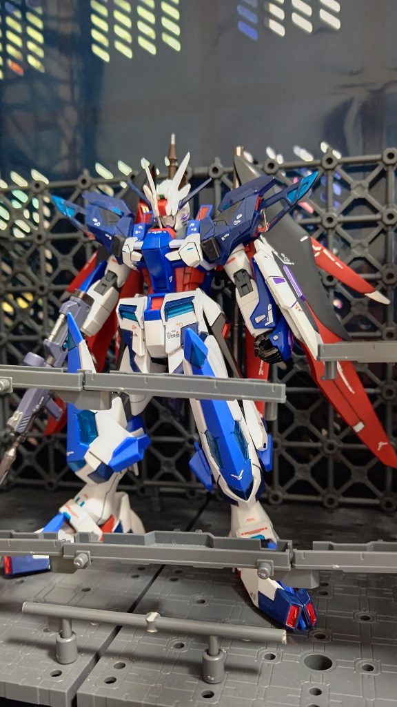 2022年最初はデスティニーガンダムとなりました。機体名のデスティニーガンダムアゲインストはAgainstという英語からつけました。意味は「抗う」です。運命に抗うガンダムというイメージでデスティニーを私なりににカスタムしてみました。最後までご覧頂きありがとうございました。2021年もよろしくお願いいたします!!