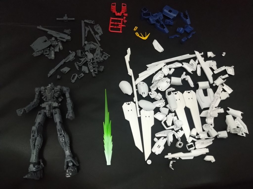 全パーツ塗布。フレームだけ先に組み後から組み付け作業。細かいパーツいっぱい無くしました(笑)