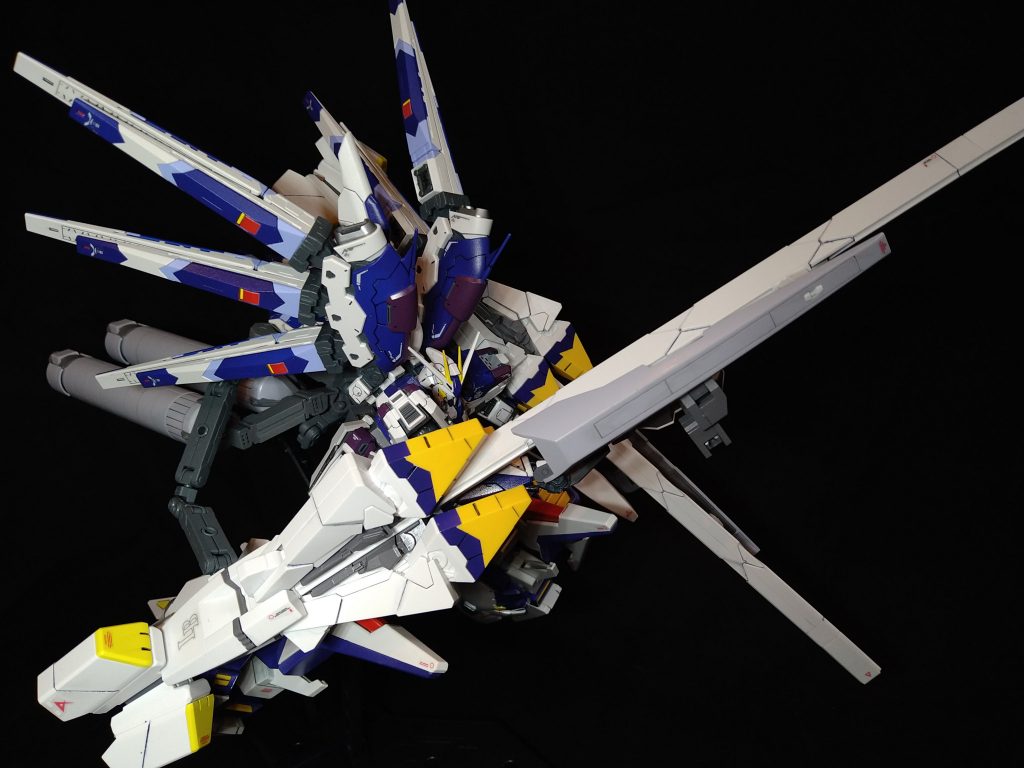 フレキシブアームのおかげで前に構えることも可能