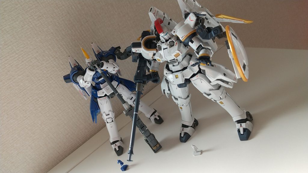 それぞれ足元にゼクス・マーキスとトレーズ・クシュリナーダを置きました。かっこいいなぁ