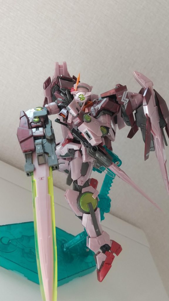 トランザムカラーの方が好きです。素組でめちゃくちゃカッコイイ、グロスインジェクションVer.オススメです！