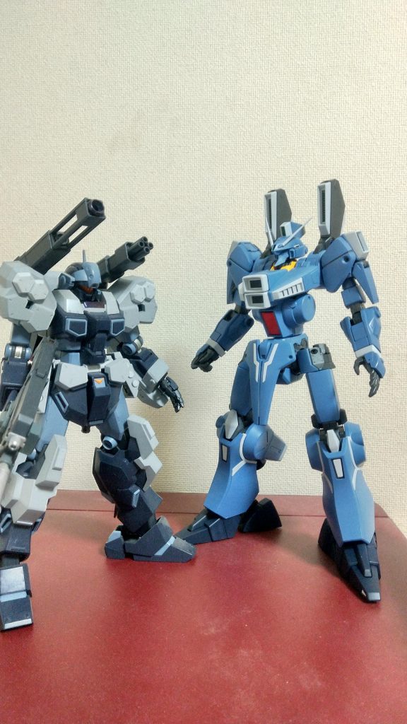 ひととおり組めた時点で、サイズ比較のためにMGジェスタキャノンと並べてみました。頭一つ違いますね。