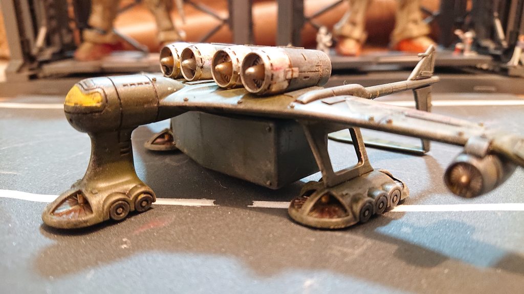 余っていたオリーブドラブのスプレーをメインカラーに熱帯雨林地帯での補給任務に就いたミデアのイメージ。