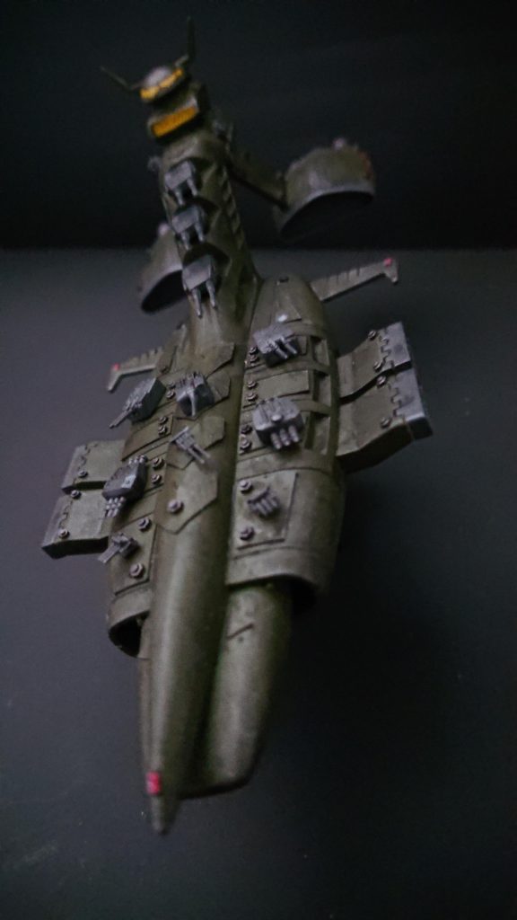 先月再販されていたシャア専用ムサイ、安くて良いですね！だいぶ前に作った艦船のパーツとリベットが余っていたのでペタペタ貼りました。