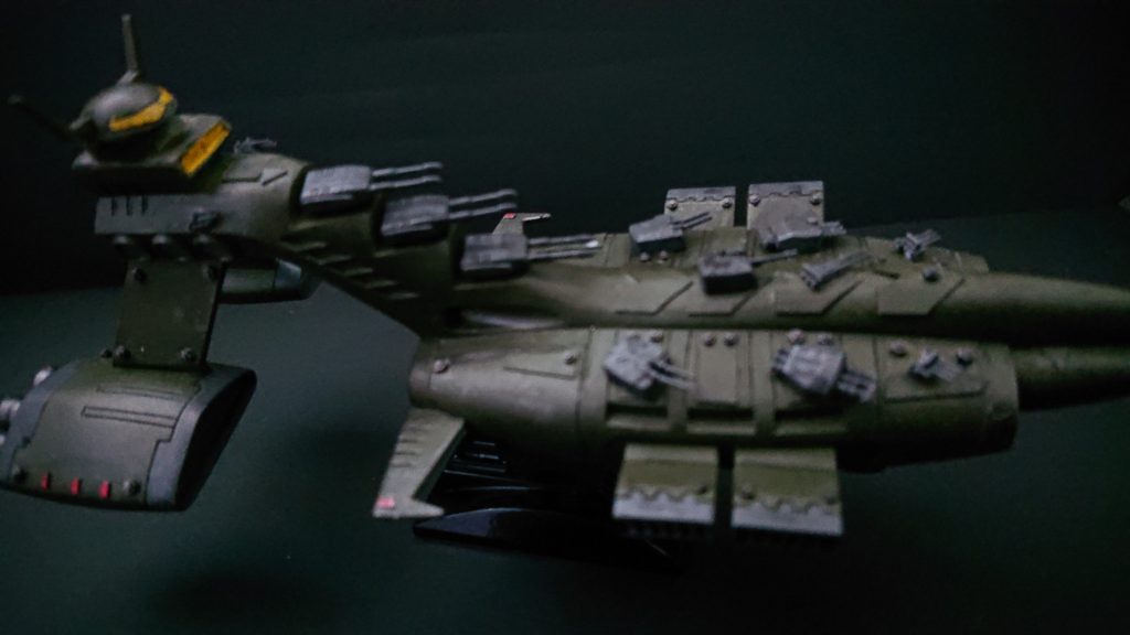 日が陰って来た頃に、部屋の電気を消して撮影しました。写真の加工せずとも何か良い感じになりました。