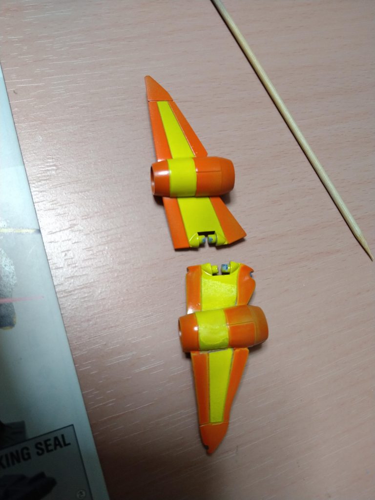 塗装してヒーターの前で乾燥させてたら溶けてしまいました……たまたまケルベロスバクゥの羽が余ってたので助かりました