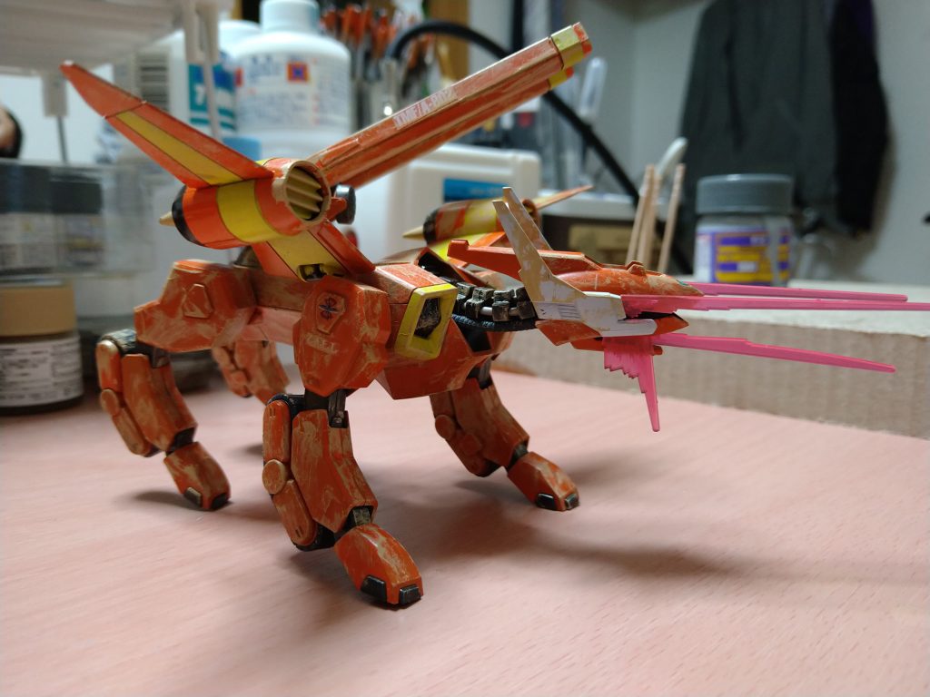 オレンジの塗装が上手いこと乗らずドライブラシで誤魔化してます