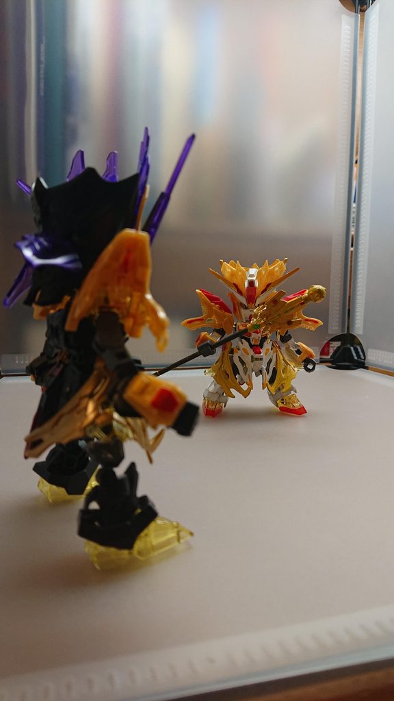 黄袍怪[さ、三蔵法師〜！ば、馬鹿なぁ貴様は牢屋にいたはず何故だぁ！？]そう黄袍怪の前に現れたのはヤツに捕らえられ牢屋にいたはずの三蔵法師だったのだ！三蔵[あなたに囚われて三週間私は己の法力を高めるだけでなくあなたから発した妖力を取り込んで法力に変換する術を身に付けました！つまりあなたが私を食べなかったお陰で私は悟空と同じように新たな力を手に入れることが出来たのです！お陰で牢屋を脱出出来ました]黄袍怪[お、お、己ぇ〜〜〜！！！！]