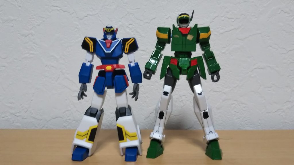 コトブキヤのデッカードと一緒に頭１つ分違う大きさです。