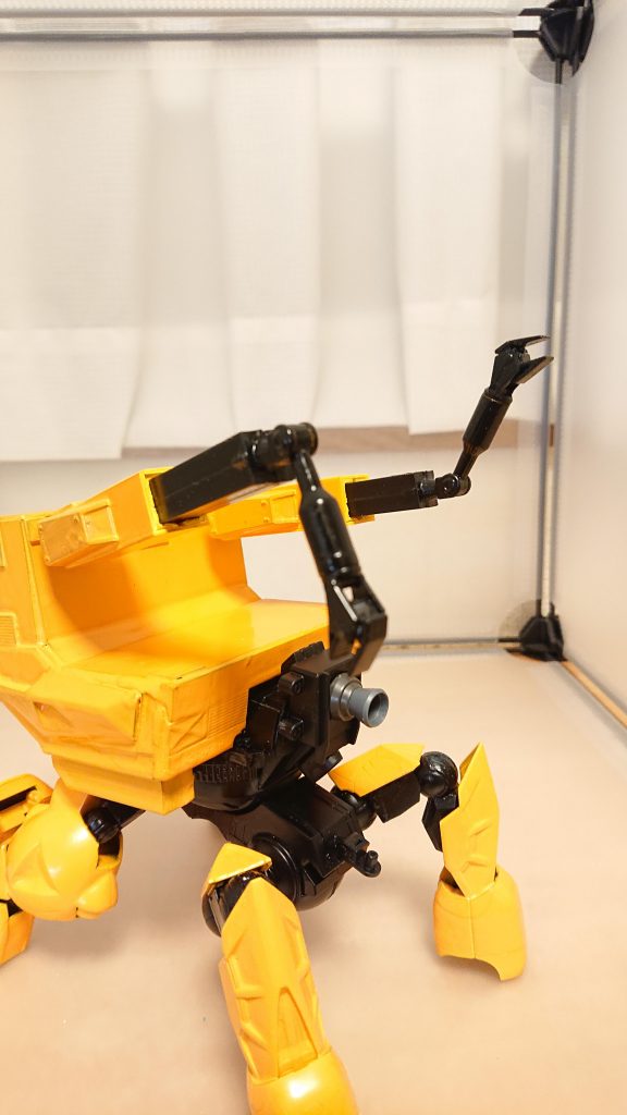 ヘルメットのサブアームはプラ板と四角型、L字型のプラ棒で製作アームが稼働するだけでなく伸縮も可能になってます