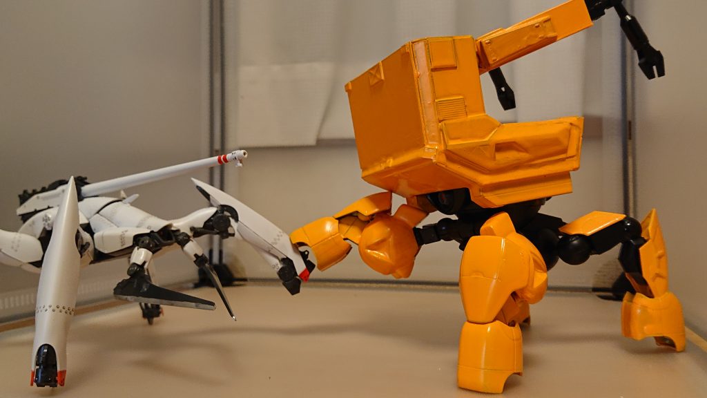 そしてファイドのご主人の機体とご対面グータッチならぬ脚タッチ