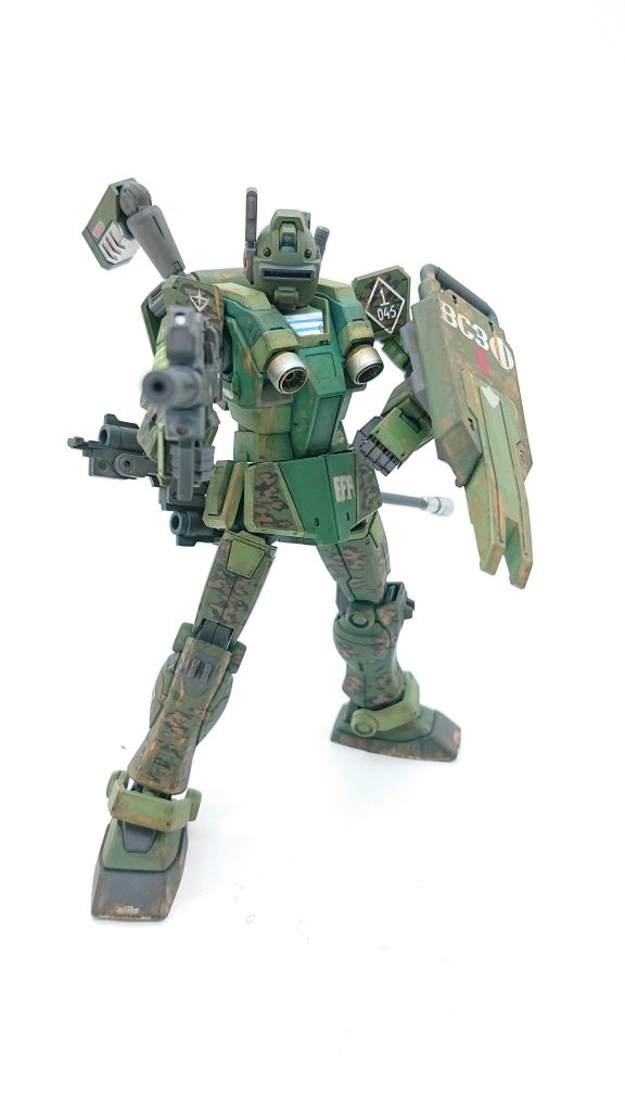 一年戦争中から改修をかさねて運用されている設定と、ソ連戦車っぽさを出すために少し派手目に汚しをいれています。