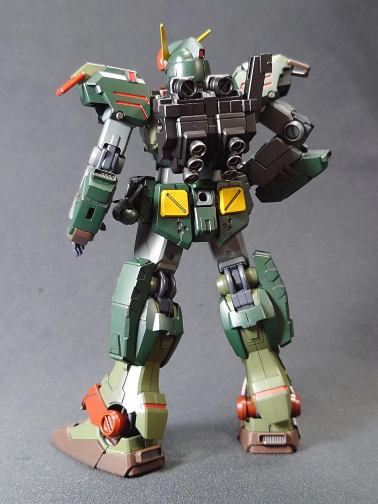 スラスター内側や銃口などは、さすがに金属色ですね。そのほうがリアルではあるかな。