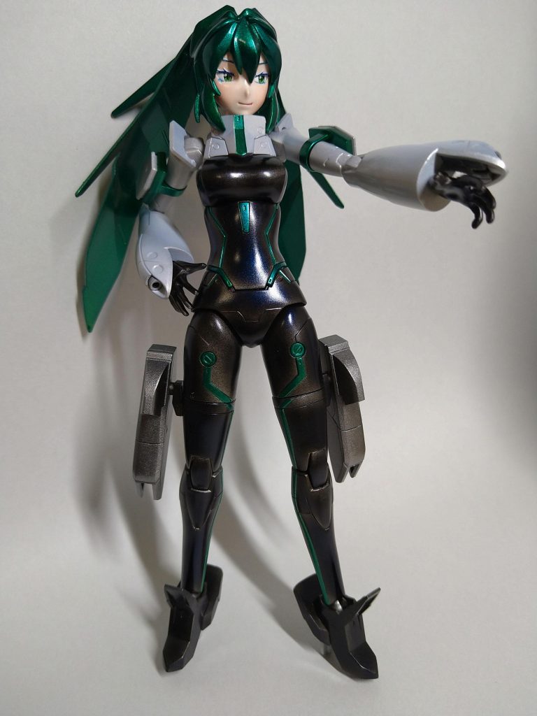 プリズムブルーブラックです。腕、肩はクリアーホワイト。メタリックグリーンではありません。。