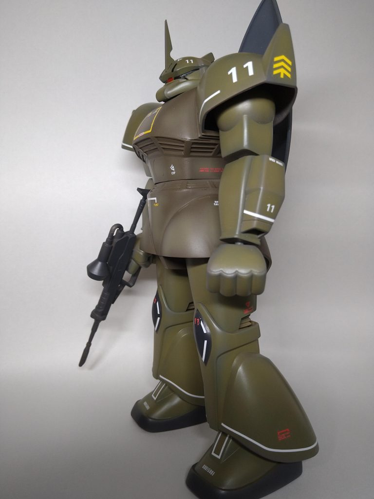 当時のガンプラブームの時も物が無く朝から並んでました。そのお店はくじ引きだったので早く行ったからといって買える訳ではありませんでした。クジには番号が書いてありその順番で好きなものを選ぶ方式でした。