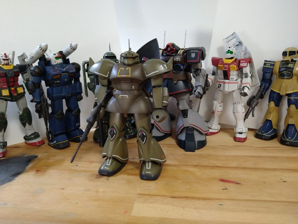 先日、旧キット1/100シャアゲルググをレジ袋無しで抱えている人に街で遭遇しました。「それ、カッコ良いですよ」と声を掛けたかったですが、言えませんでしたw