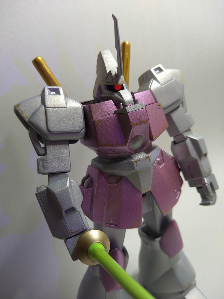 目とヒートランスに蛍光塗料を使いました。