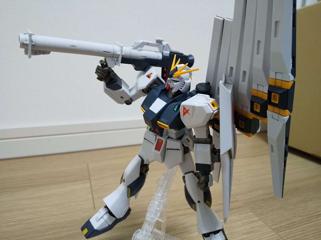 脚が長くてカッコいいのですよねνガンダムは。
