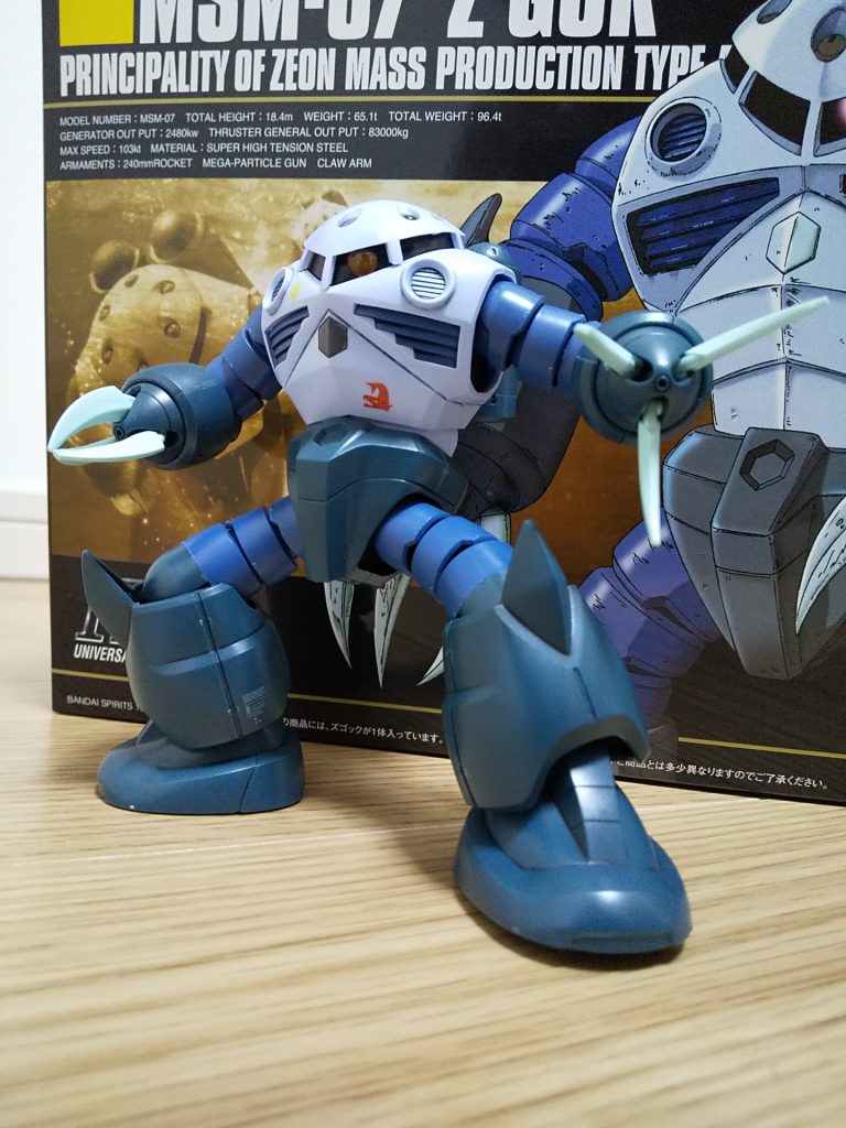 手足が自由に動くのでポーズは色々と付けられます。