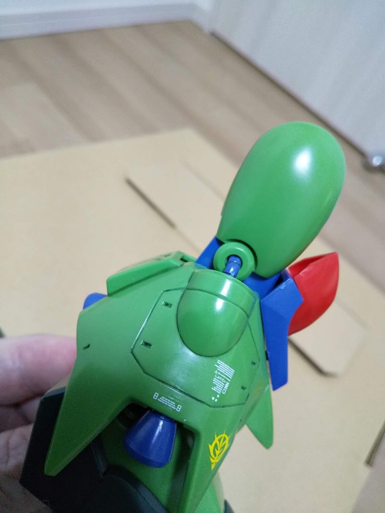 RBコーションデカールは黄緑のところにはホワイト、深緑とグレーのところはライトグレーを使用。