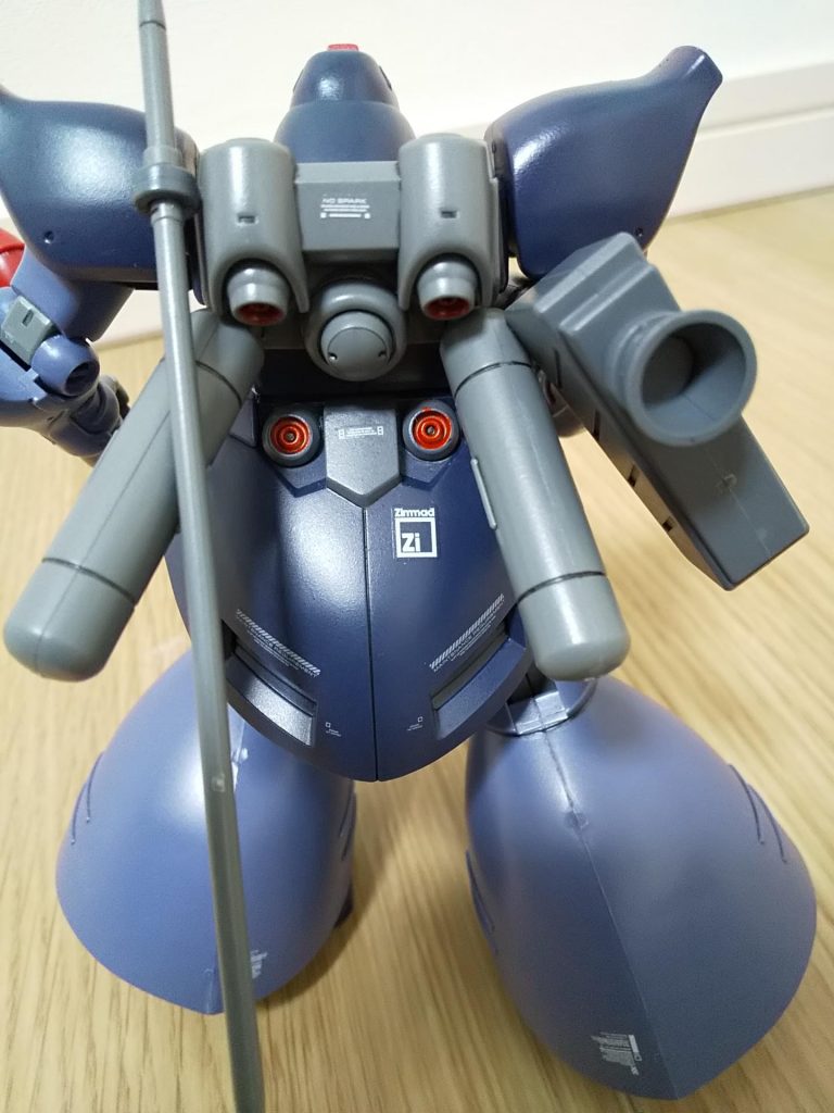 統合整備計画でもリックドムIIはツィマット社で造ってるのかねぇ？RBコーションデカールは白をメインに、濃い青色のところはライトグレーも使用。