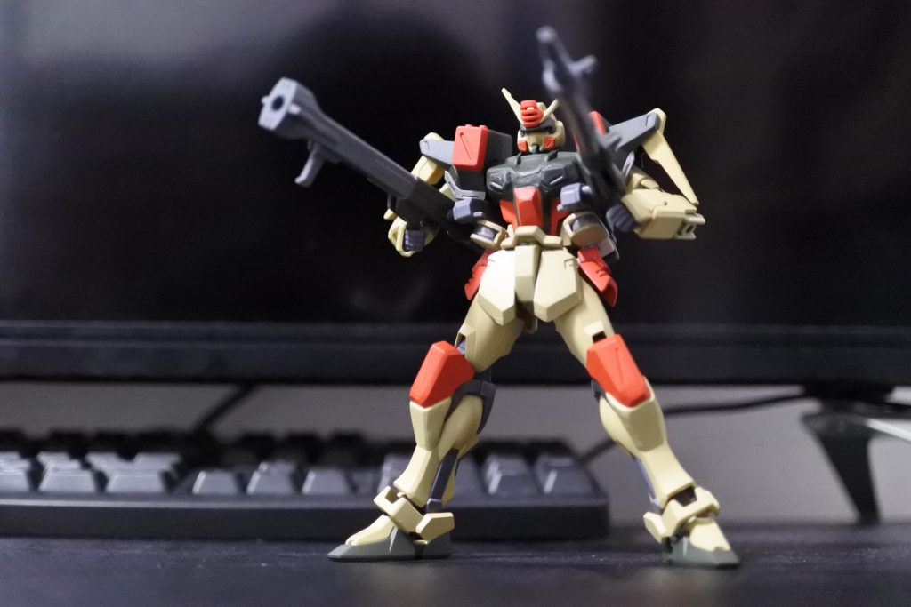 EGのスタイルとバランスをとれるよう、フロントアーマー延長、膝アーマーの大型化を行っています。