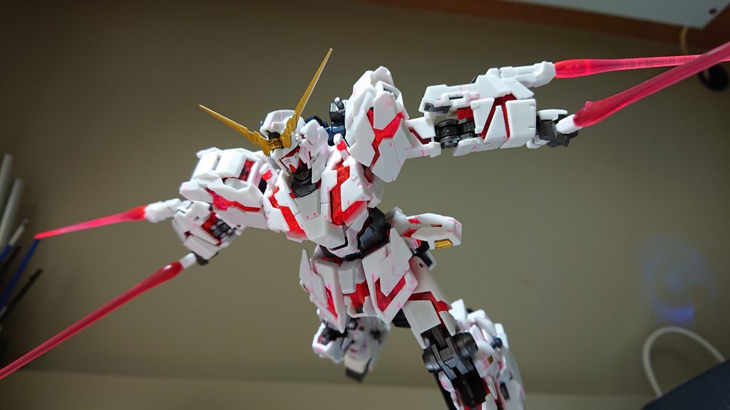 フレームなどをランナー塗装でくみ上げた時のお遊び荒ぶるユニコーンのポーズ!