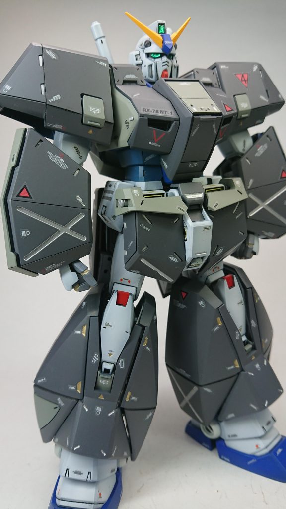 チョバム・アーマーを二色で塗り分けました。