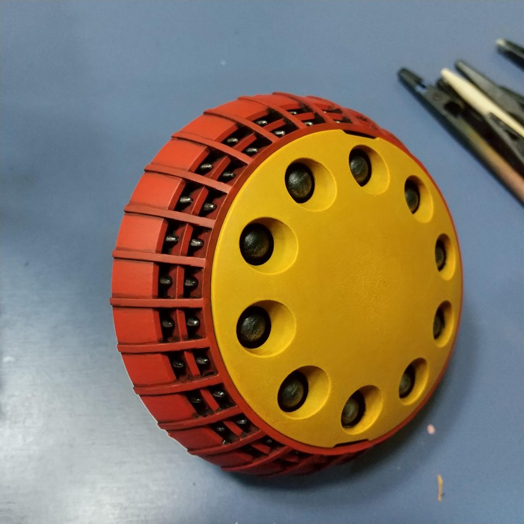 一番上手くいったのはこのシールドですね。シタデルカラーの実力を思い知りました。ここから結構シタデルカラーのファンです。塗料の値段はかなり高いですが、筆塗りモデラーで且つ自分の味を出したいならシタデルカラーなのではないでしょうか。というわけで新年初投稿となります。実際に塗装完成は年末でしたけど。今年は毎月1体をノルマに完成させていきたいです。