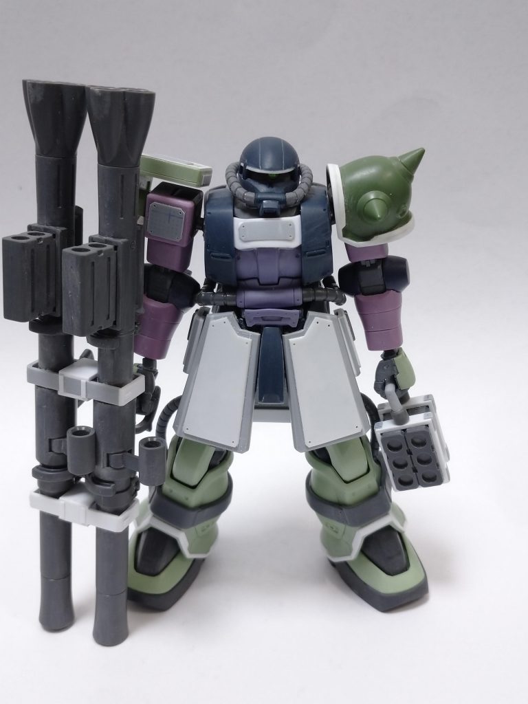 塗装前の状態。ボディと頭部はオリジン、腕はHG、スパイクアーマーはFZ、足はF2とかなりまとまってません。前からなんとなくロングスカートにしてみたかったので今回の製作を機にやってみました。