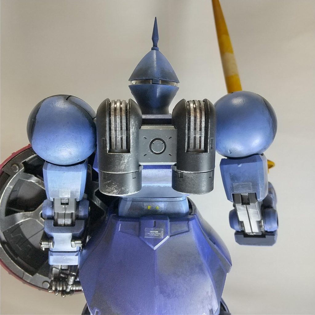 バックパックはグレーで塗装した後に水性タミヤのクロームシルバーでドライブラシしています。シール式のデカールは、シール感が目だってしまい、失敗だったと思いますが、勿体ないと思ったのと、練習だと言うことでとりあえず貼りました。