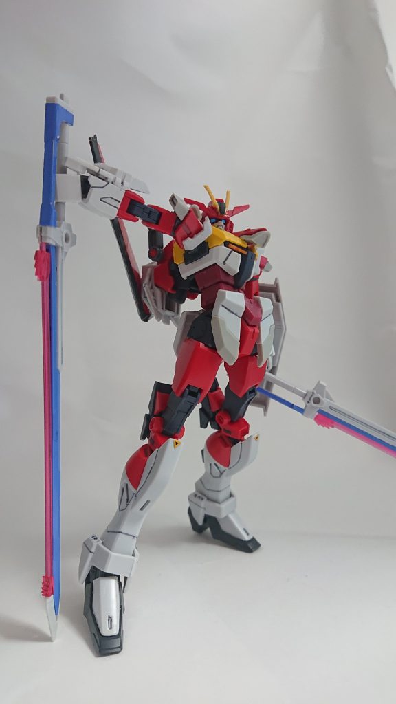 脚はコアガンダムリゼの足首にインパルスの脚を装着して接着剤固定したので大分足長になってます。胴体はアニマリゼのアーマー装着。胸・肩・スカート部分はソードインパルスのパーツを切り貼り。腕はアニマリゼアーマーの腕をそのまま装着。