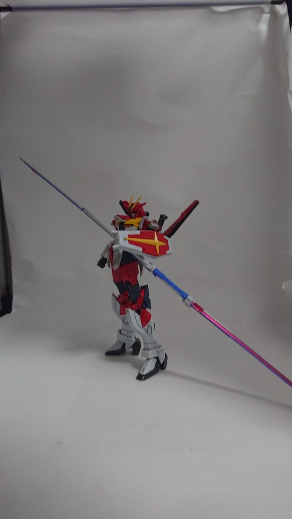 ソードはインパルス同様連結して大剣としても使用可能。腕のシールドは接着しています