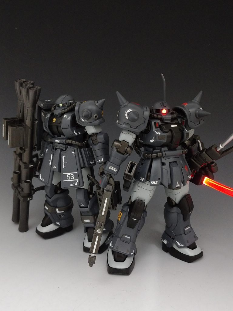 前作のザクと一緒に前衛、後衛とポジション決まってそうでこれはこれでいいんじゃ? イフリートに憧れた新米パイロットが、エースになってイフリート乗りになりたかったけど、エースになる頃には戦争後半ですでにパイロットが全員決まってしまったのでせめてそれならザクを改造してそれっぽくした機体という設定です。機体はイフリートイミテイトと呼ばれる様になったけど戦争後半なので性能的には本物より上なのでは?と思ったり。