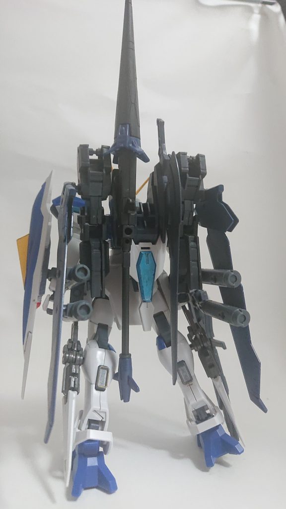 飛行型、接近戦仕様をイメージとしてごてごてとしたバックパックにしました。