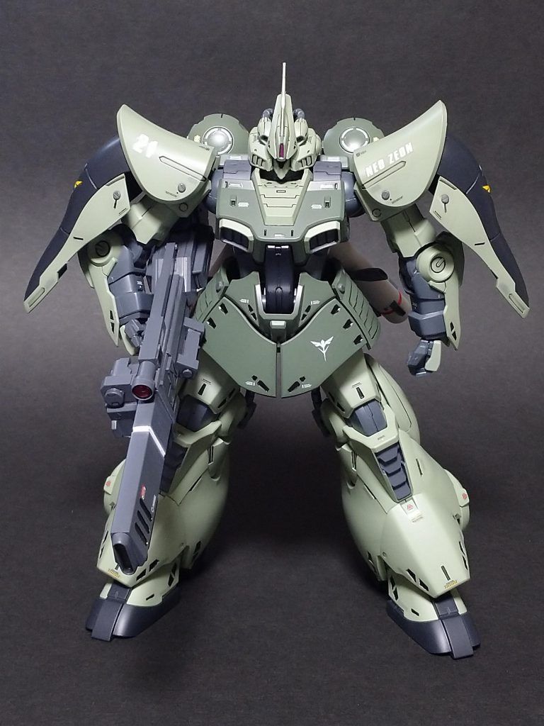 武器はガザシリーズのようなナックルバスターを携行してました。スクラッチが難しいので流用パーツで製作しましたが全然形が似てません。