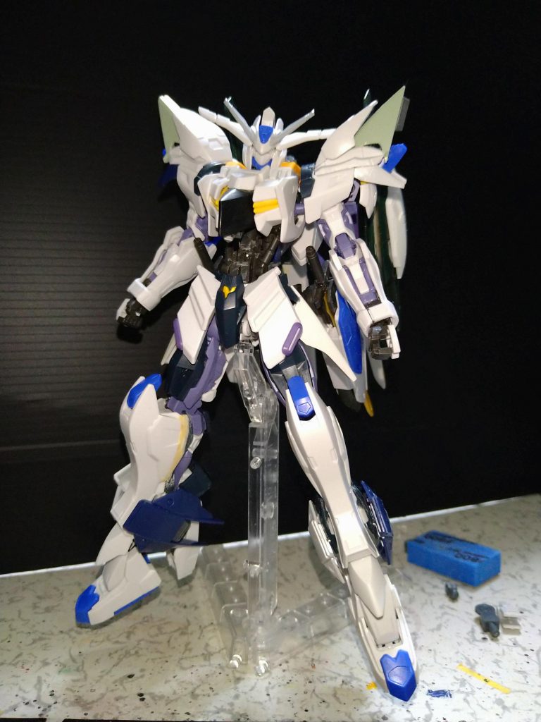 塗装前使用キットは、ガンダムバエルロードアストレイダブルリベイク　レギンスレイズジュリア他余ってたジャンクパーツ今回の塗装レシピです。塗装下地:グレーサフ→アイスシルバー白:クールホワイト+白雪色を1対1青:ブルー黒:セミグロスブラックバーニア動力類:ブルーゴールド目:メタリックレッド仕上げ:光沢寄り半ツヤ、クリア７対フラットベース3(いつものやつ)全体的に青みを出したかったので、青銀の上に白を重ねてみました。今回もデカール貼ってみました。デカールだけで3日かかるなんて・・・コンテストにギリギリ間に合って良かったー初めて制作過程もやってみたけどうまく出来てるかな　コンテスト終盤戦頑張ろう