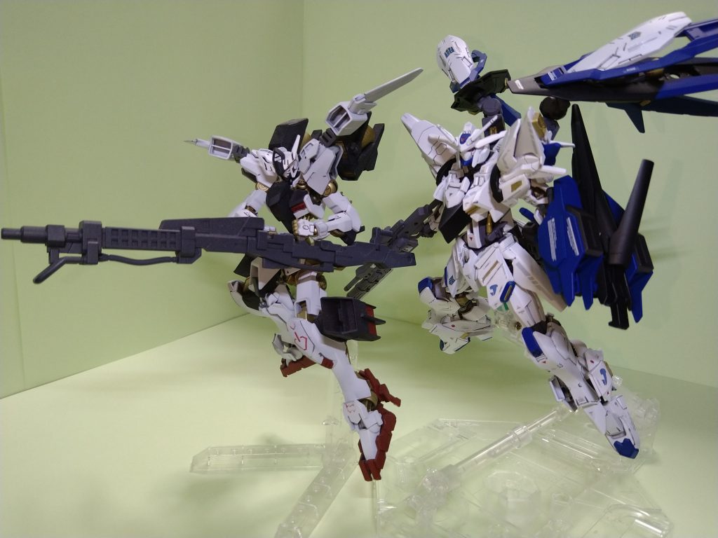 過去作とチーム戦。「フルブーストで先攻する。支援頼む」