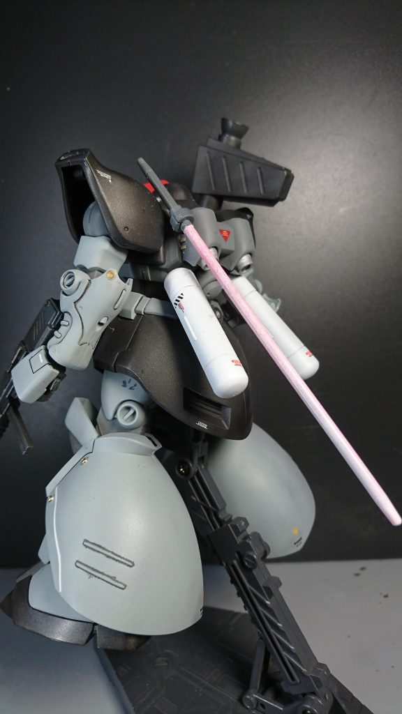 ヒートソードを初めてグラデーション塗装ぽくしてみました。ホワイトの上からクリアーレッドをスプレーしましたが、遠目で見れば少しだけグラデーションに見えるような気がします。スプレーもベタ塗りしか出来ないので色々試してみます。