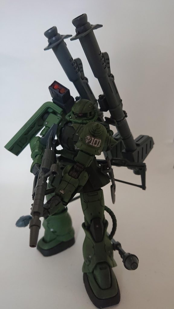 オリジンザクⅡにケンプファーの装備を着けただけです。一部は右肩ミサイルランチャーと右腰のアックスはコアガンダムのウェポンを装着